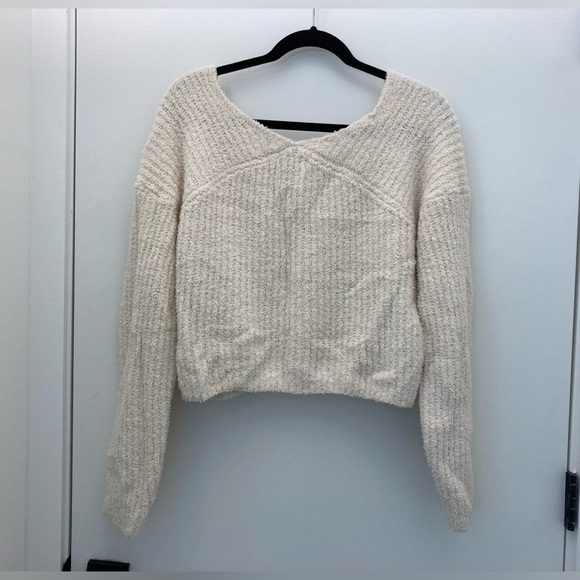 Kendall & Kylie brand soft cropped cream white sweater - Picture 4 of 4